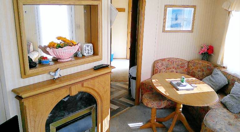 Sealands Canberra 6 Berth Central Heated Access to the beach — photo 2
