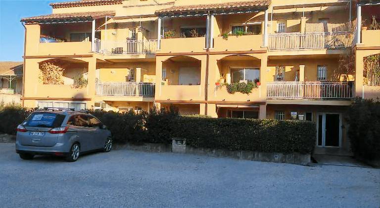 Fully equipped holiday apartment with barbeque, yard & patio | Pets are welcome — photo 3