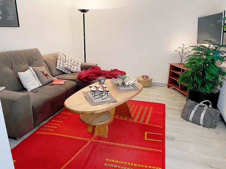Vacation home with terrace, fast internet & garden | Garden view — photo 2