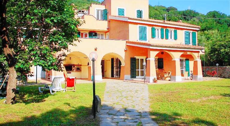 Il Pozzo e il Melograno in Finale Ligure