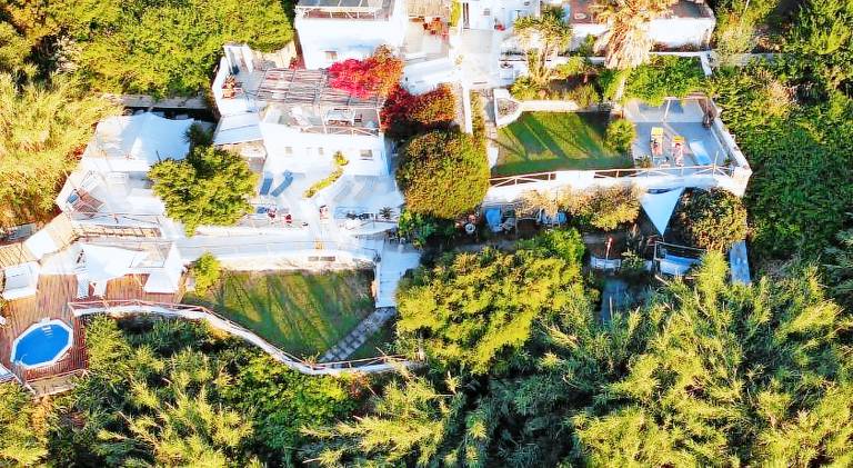 Villa with garden & pool in Ponza