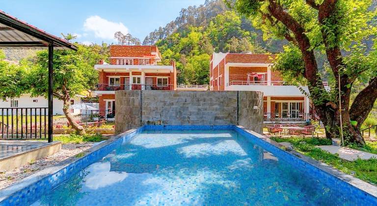Villa with grill, pool & yard — photo 3
