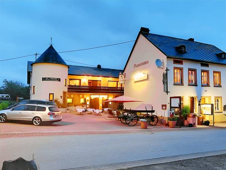 Serviced apartment with patio, yard & grill in Bernkastel-Kues