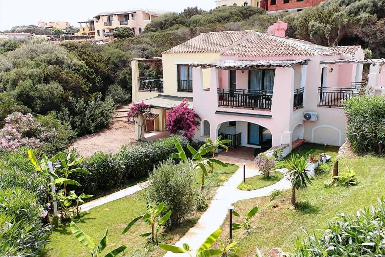 Villa with barbecue & yard | Garden view — photo 5