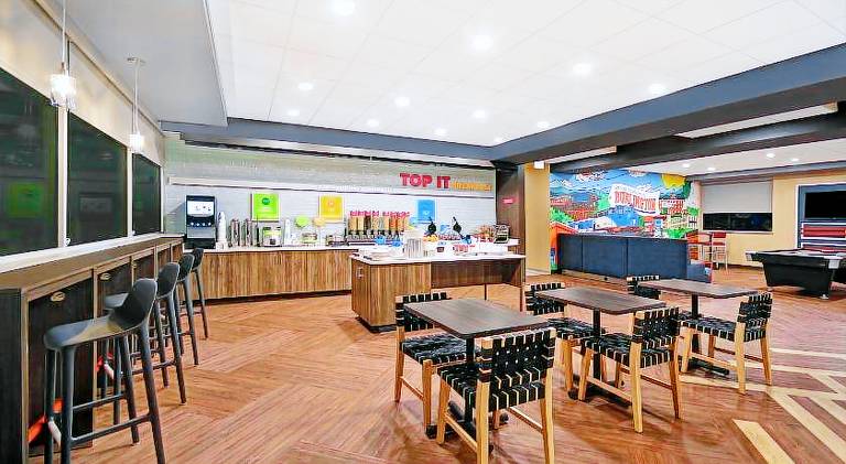 Tru by Hilton Burlington — photo 4