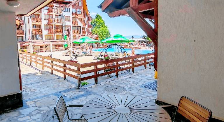 Apartment with yard, terrace & pool in Bansko