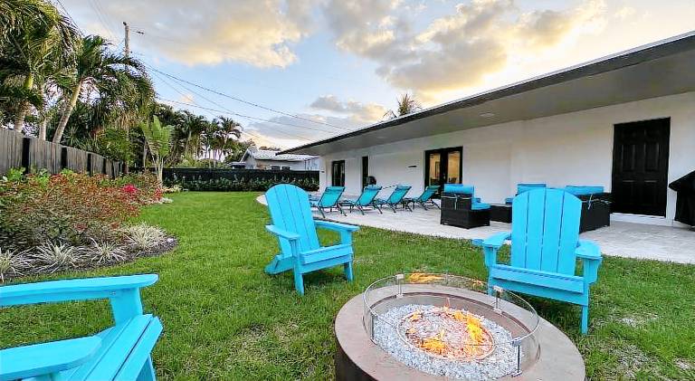 Fully equipped ample house with BBQ, yard & private pool | Suitable for remote work | Pets allowed in Pompano Beach, FL
