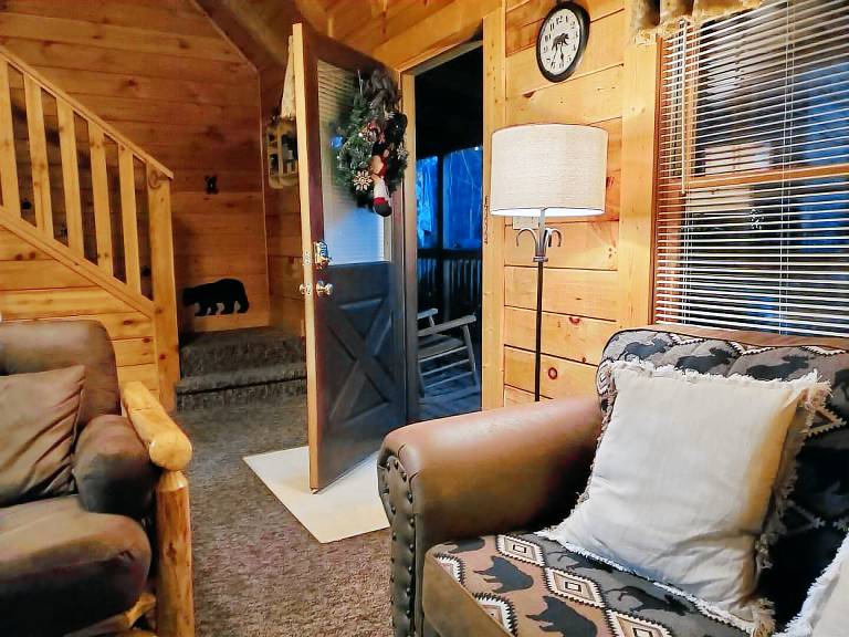 Child-friendly cabin with private pool | Dogs allowed — photo 3