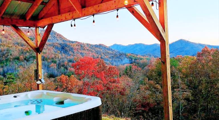 Vacation home with jacuzzi in Bryson City, NC