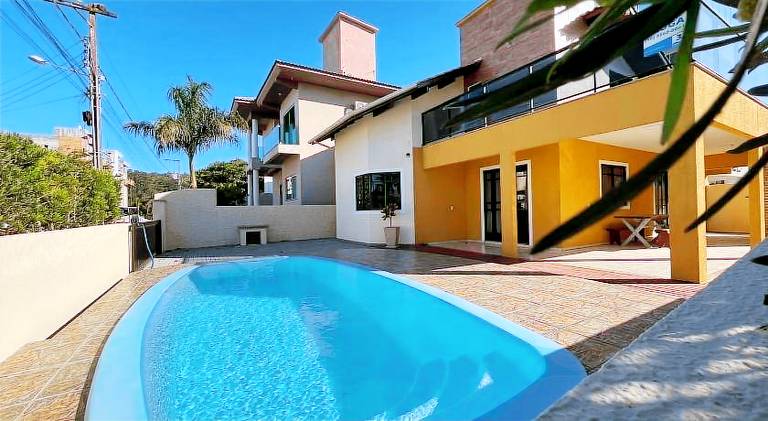 Vacation home with pool in Florianópolis