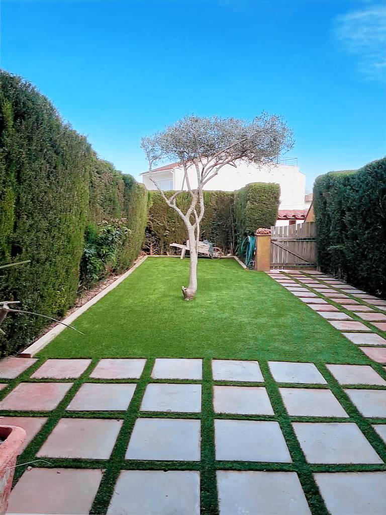 Vacation home with barbecue, patio & yard — photo 3