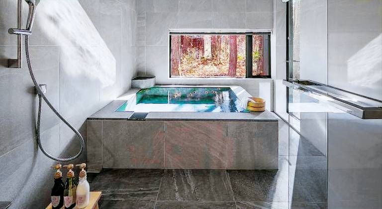 Villa with jacuzzi — photo 5