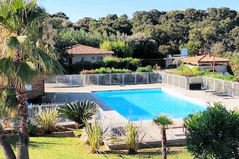 Family-oriented pleasant condo with pool, barbeque & patio | Pet-friendly — photo 3