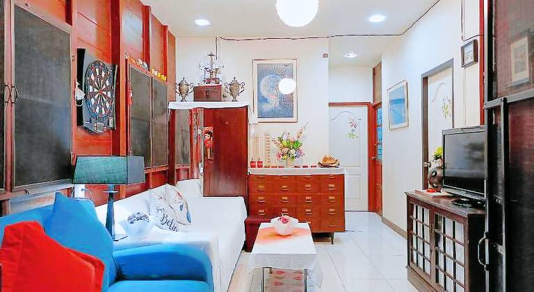 House with pool — photo 2