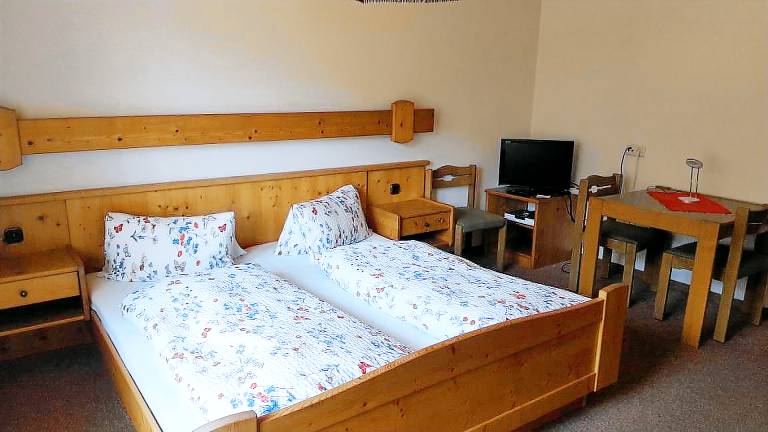 Dreibettzimmer Dusche WC Balkon