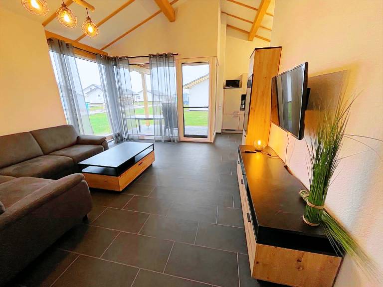 Vacation home with barbeque, terrace & yard | Pets allowed — photo 3