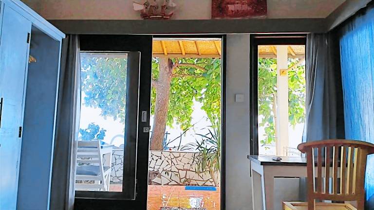 Vacation home with patio | Beach nearby | Pet-friendly — photo 3