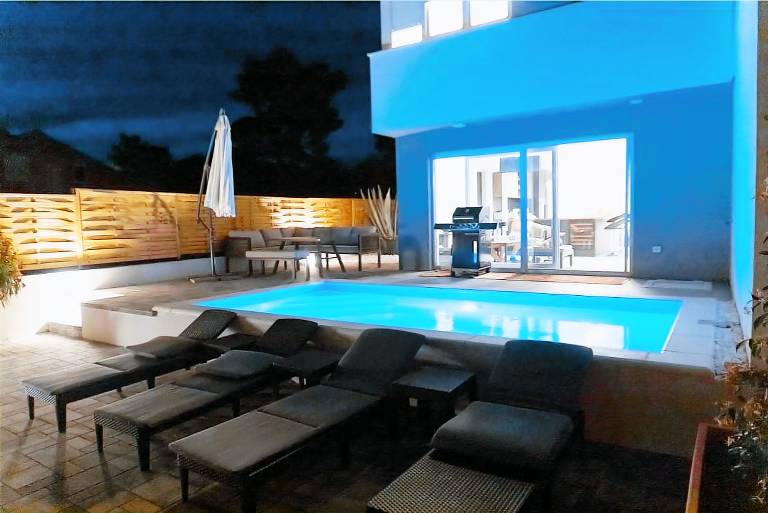 GUEST HOUSE WITH SWIMMING POOL — photo 3