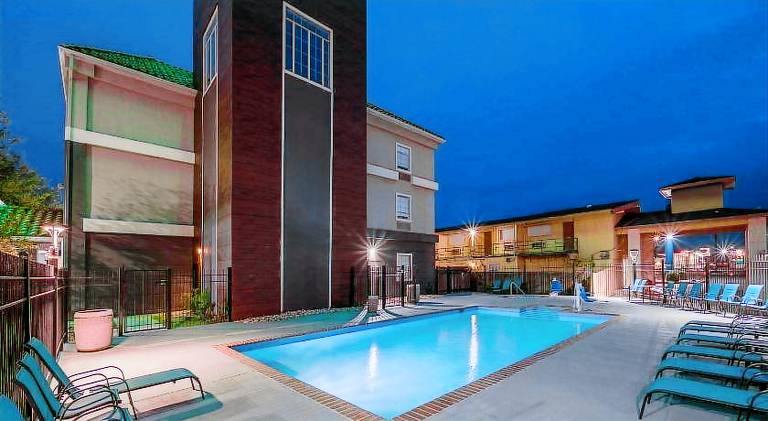 La Quinta Inn & Suites by Wyndham New Braunfels — photo 3