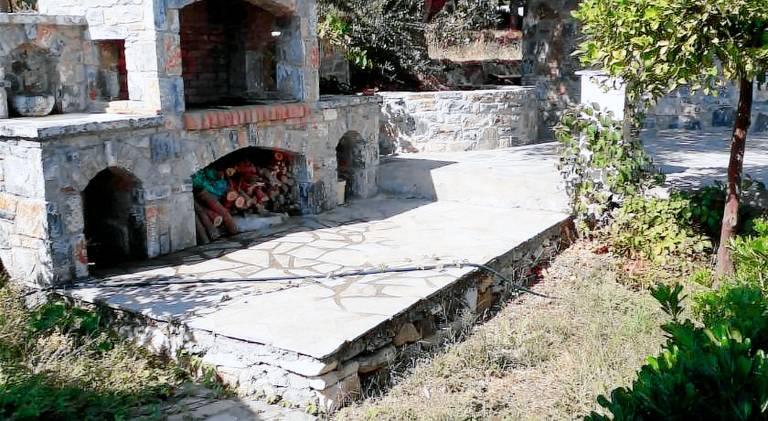 House with terrace & barbeque — photo 5