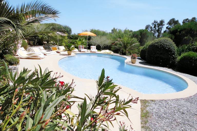 Cosy Apartment 'Le Mas Du Soleil' with Sea View, Wi-Fi and Air Conditioning in Sainte-Maxime