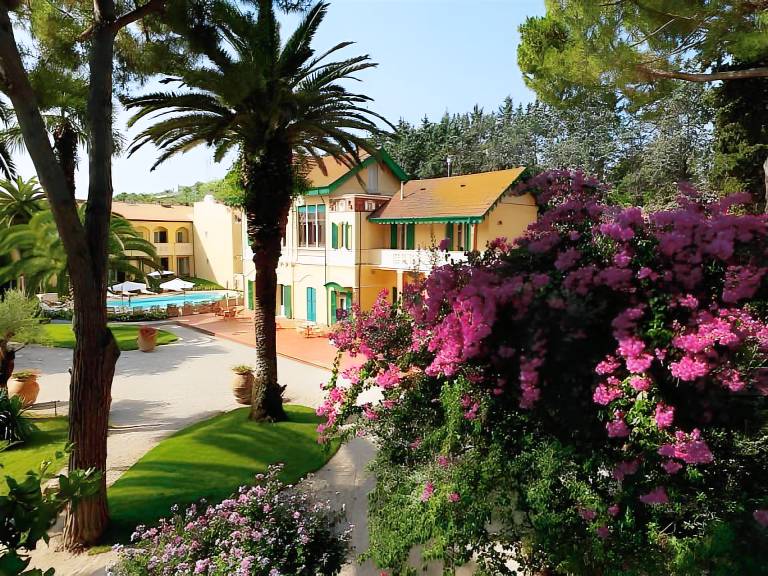 Wonderful serviced apartment with pool, yard & terrace | Close to the beach | Suitable for remote work | Pets are welcome — photo 4