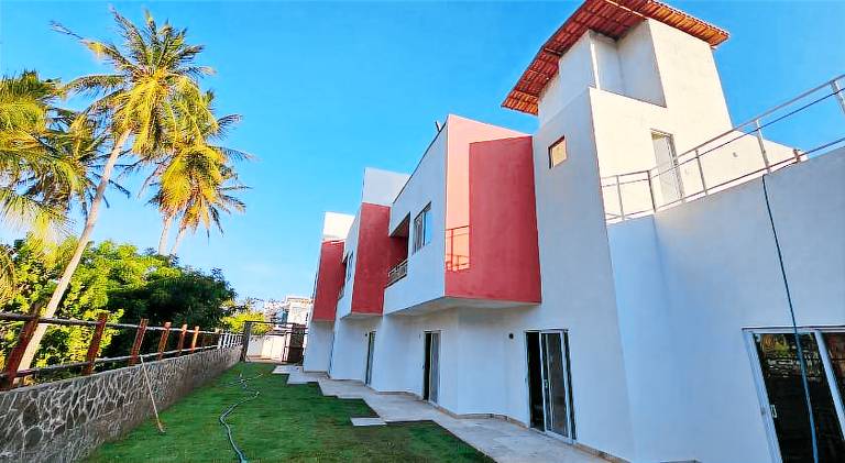 Beautiful rental apartment with pool, patio & yard | Suitable for remote work | Pets allowed — photo 5