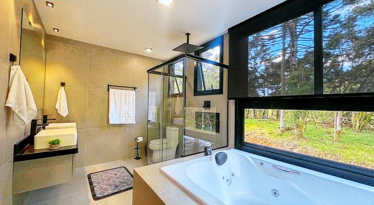 Charming chalet with jacuzzi | Pets are welcome — photo 4