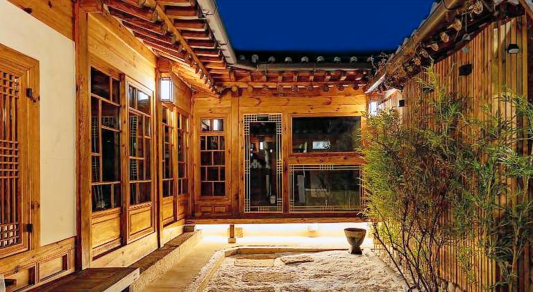 House with hot tub — photo 2
