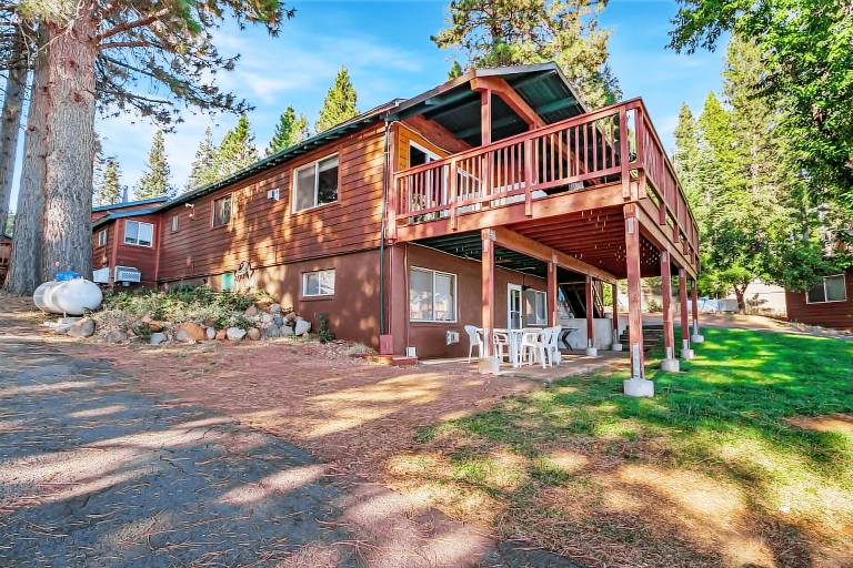 Cabin  Lake Almanor
