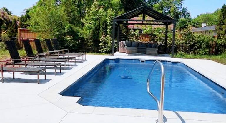 Villa with pool in Niagara-on-the-Lake, ON