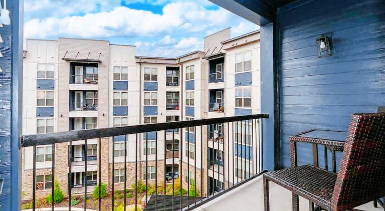 Rental apartment with pool in Birmingham, AL