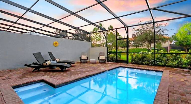 Vacation home with pool & hot tub in Cham