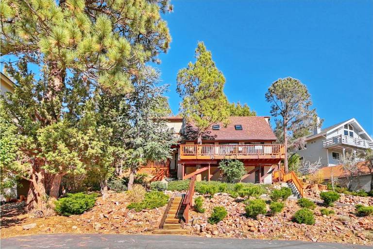 Hut Big Bear Lake