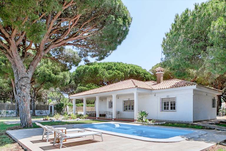 Villa 'Mi Rincón Favorito' with Private Pool, Wi-Fi and Air Conditioning in Cádiz