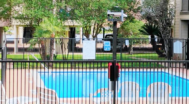 Apartment with pool | Pet-friendly — photo 4