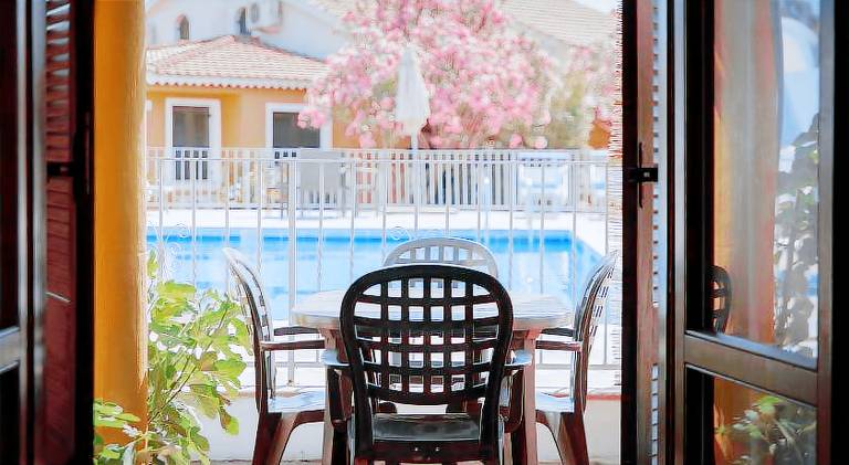 Beautiful apartment with patio, pool & yard | Pets are welcome in Tortoli