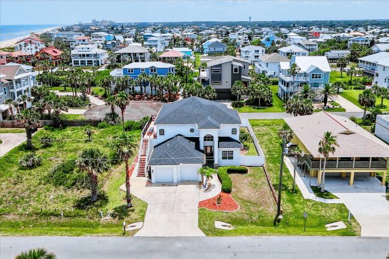 Children-friendly beautiful house with yard, fast internet & barbeque | Sea view | Beach nearby | Pets allowed in Palm Coast, FL