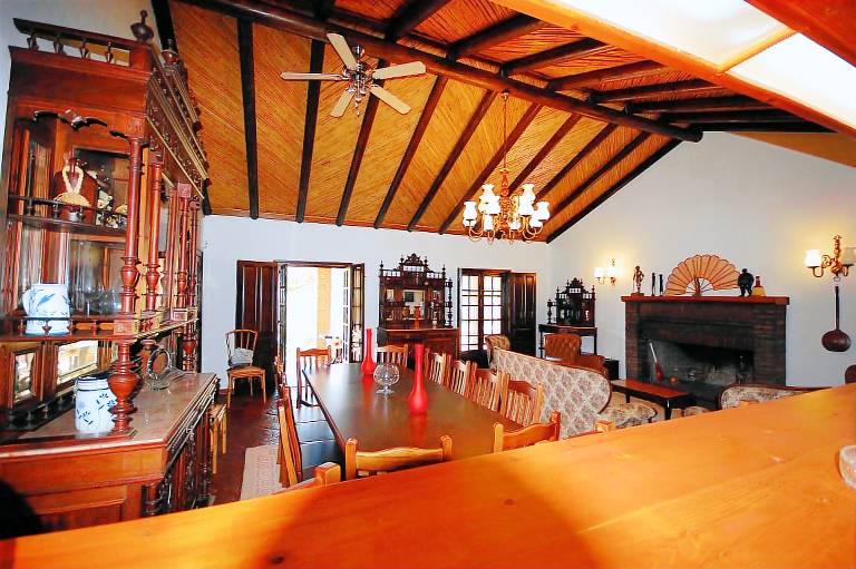 Fully equipped villa with terrace, barbecue & hot tub | Pool view | Pets are welcome — photo 5