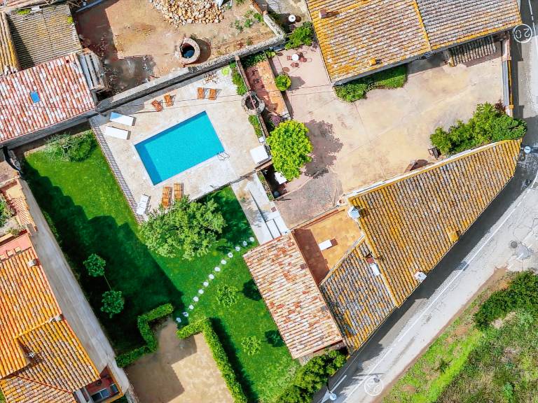 Fully equipped wonderful vacation home with barbecue, yard & pool | Dogs allowed — photo 4