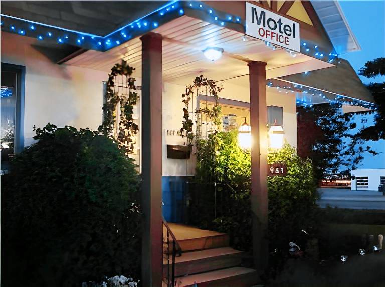 Blue Mountain Motel in Pincher Creek, AB