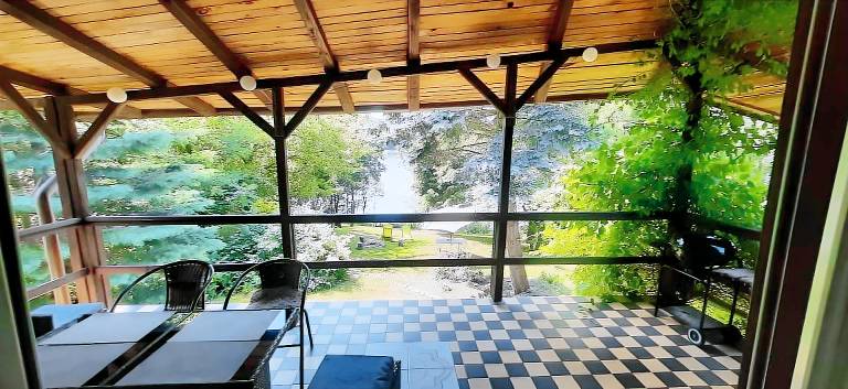 House with barbeque & yard | Water view — photo 5