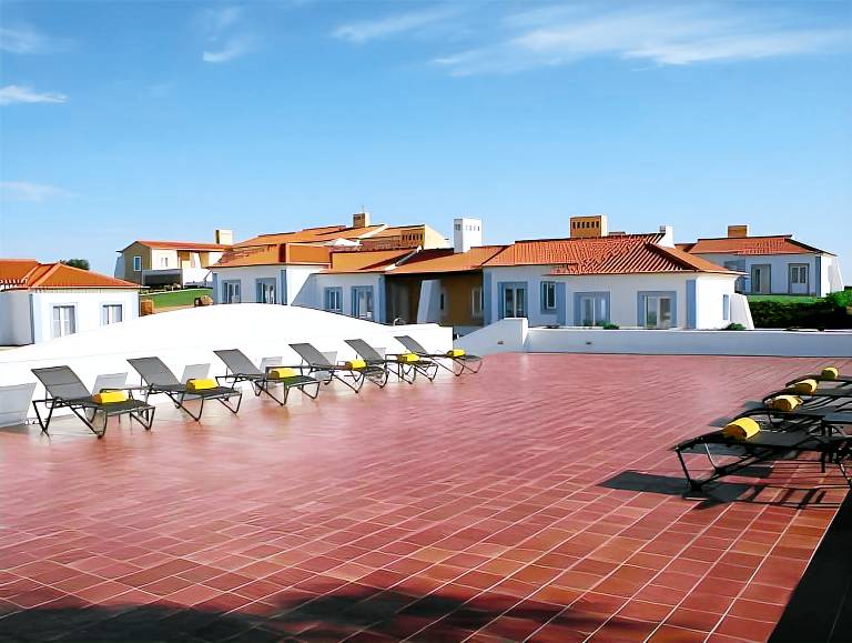 Villa with terrace, garden & pool in Grandola