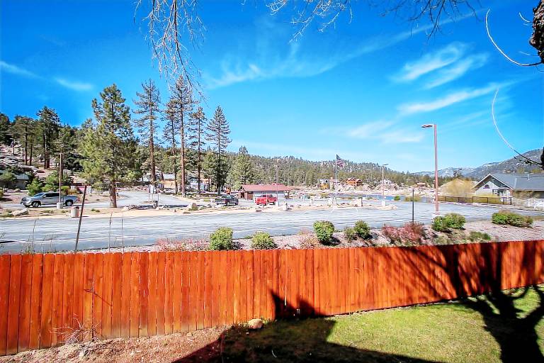 Condo with heated pool, grill & jacuzzi | Lake view — photo 3