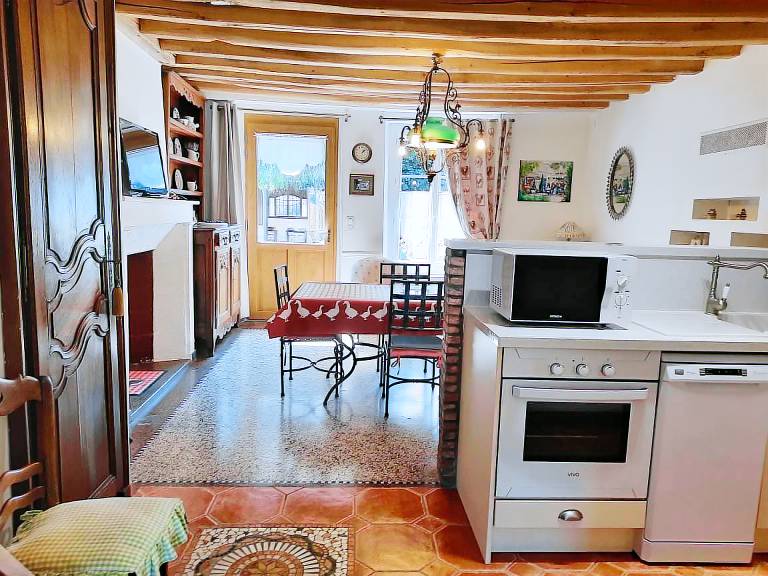 Gite with BBQ, garden & terrace — photo 2