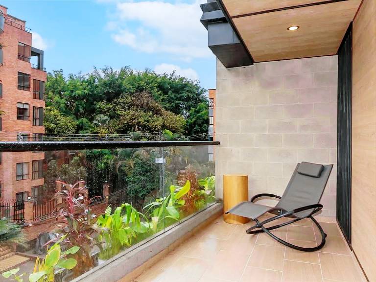 Cozy 3 BR w Balcony in Laureles Medell n