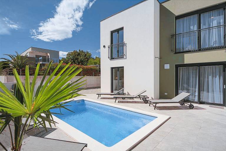 Modern villa with private pool, sun terrace only 2 km from the beach — photo 4