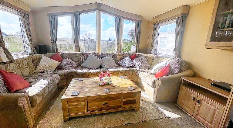 Stunning 6 Berth Caravan For Hire In Norfolk, Close To The Beach, Ref 19129S — photo 2
