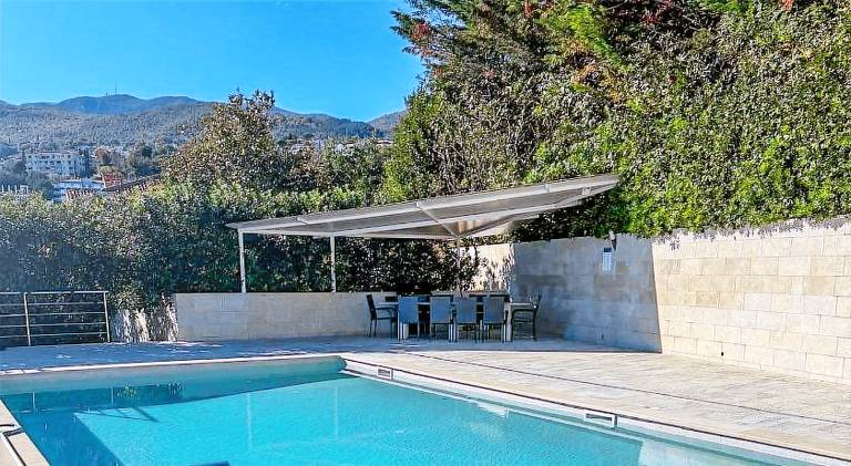Apartment with pool — photo 4