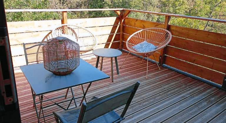 Wonderful rental apartment with patio, yard & pool | Pets allowed — photo 5